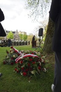 853389 Afbeelding van de toespraak door burgemeester mr. J.H.C. van Zanen tijdens de plechtigheid bij het monument van ...